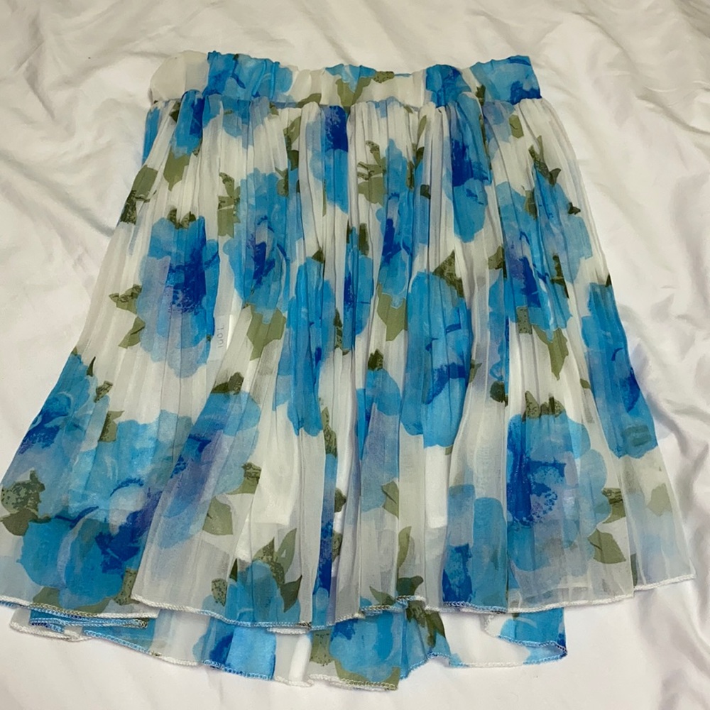 Tobi Blue Floral Mini Skirt in Size Small
